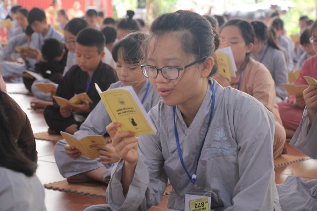 Thái Bình: Gần 1000 thiện sinh dự khóa tu sen hồng chùa Từ Xuyên