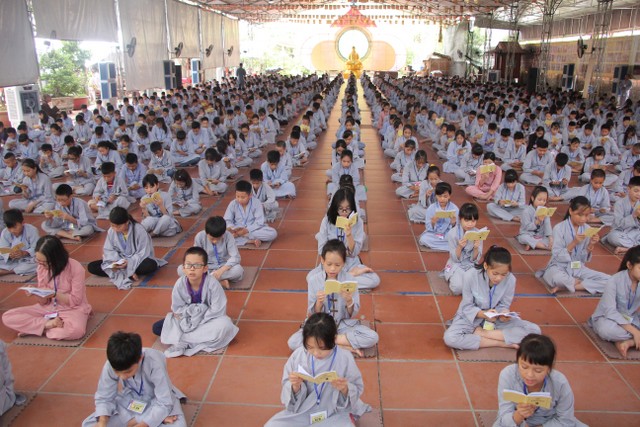 Thái Bình: Gần 1000 thiện sinh dự khóa tu sen hồng chùa Từ Xuyên