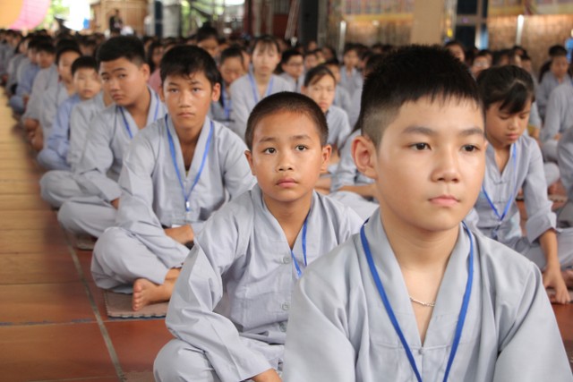 Thái Bình: Gần 1000 thiện sinh dự khóa tu sen hồng chùa Từ Xuyên