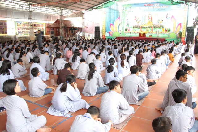 Thái Bình: Gần 1000 thiện sinh dự khóa tu sen hồng chùa Từ Xuyên