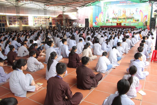 Thái Bình: Gần 1000 thiện sinh dự khóa tu sen hồng chùa Từ Xuyên