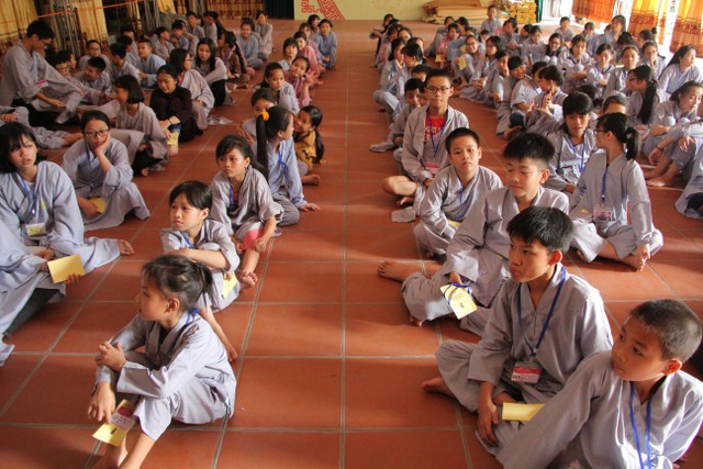 Thái Bình: Gần 1000 thiện sinh dự khóa tu sen hồng chùa Từ Xuyên