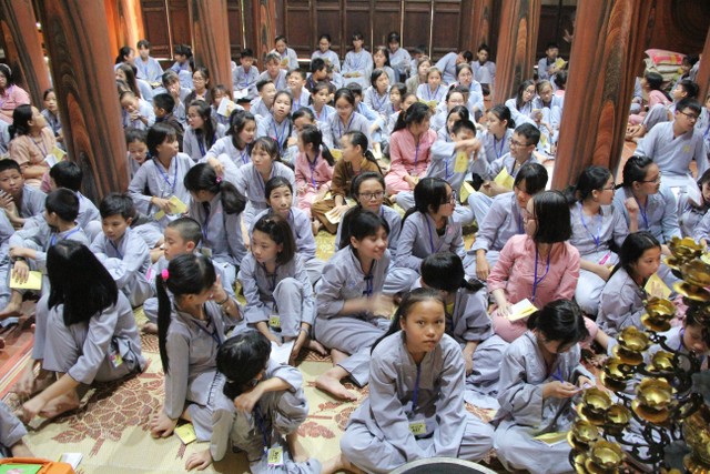 Thái Bình: Gần 1000 thiện sinh dự khóa tu sen hồng chùa Từ Xuyên