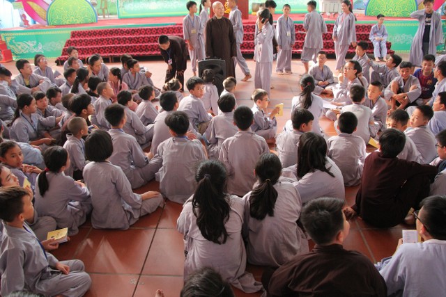 Thái Bình: Gần 1000 thiện sinh dự khóa tu sen hồng chùa Từ Xuyên