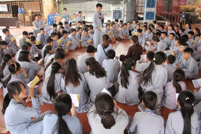 Thái Bình: Gần 1000 thiện sinh dự khóa tu sen hồng chùa Từ Xuyên