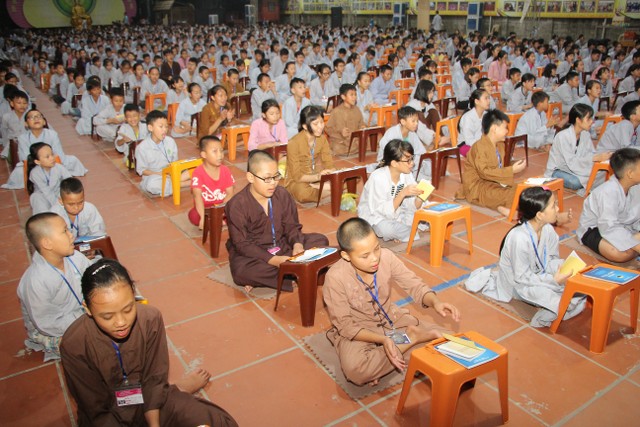 Thái Bình: Gần 1000 thiện sinh dự khóa tu sen hồng chùa Từ Xuyên