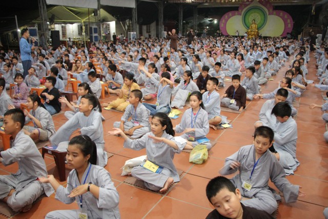 Thái Bình: Gần 1000 thiện sinh dự khóa tu sen hồng chùa Từ Xuyên