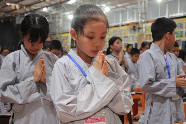 Thái Bình: Gần 1000 thiện sinh dự khóa tu sen hồng chùa Từ Xuyên