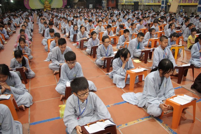 Thái Bình: Gần 1000 thiện sinh dự khóa tu sen hồng chùa Từ Xuyên