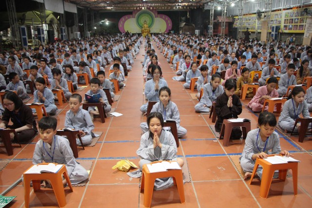 Thái Bình: Gần 1000 thiện sinh dự khóa tu sen hồng chùa Từ Xuyên
