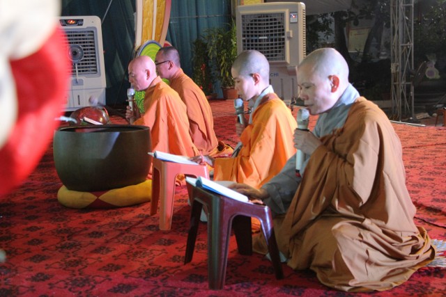 Thái Bình: Gần 1000 thiện sinh dự khóa tu sen hồng chùa Từ Xuyên