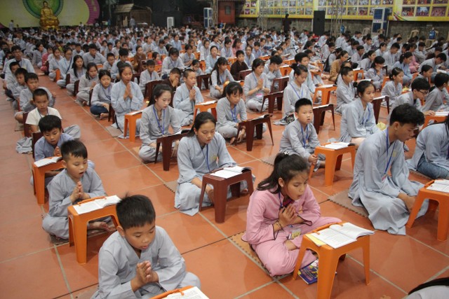 Thái Bình: Gần 1000 thiện sinh dự khóa tu sen hồng chùa Từ Xuyên