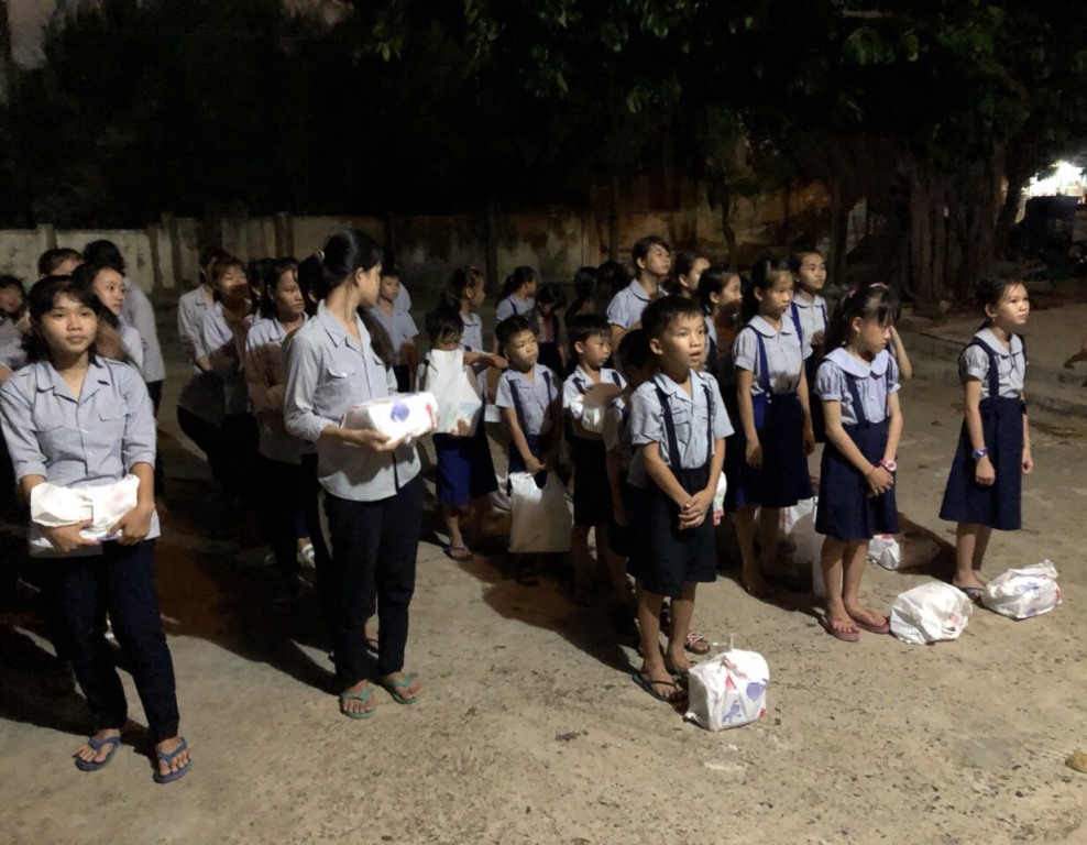 Bình Dương: Sẻ chia yêu thương tại huyện đảo Phú Quý.