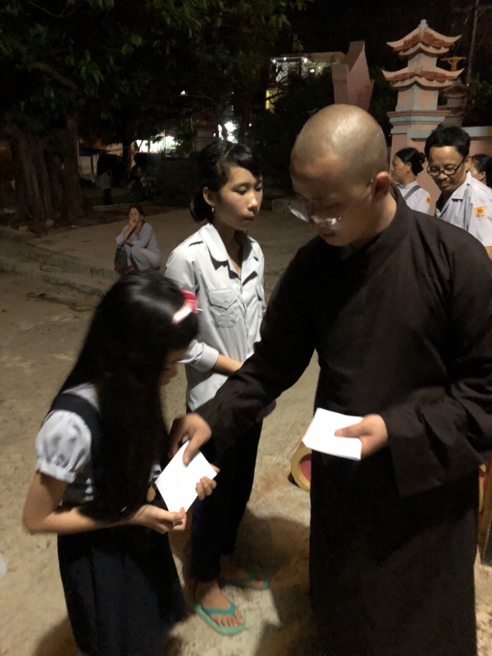 Bình Dương: Sẻ chia yêu thương tại huyện đảo Phú Quý.