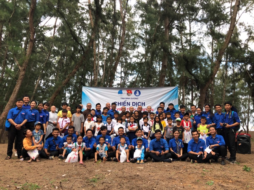 Bình Dương: Sẻ chia yêu thương tại huyện đảo Phú Quý.
