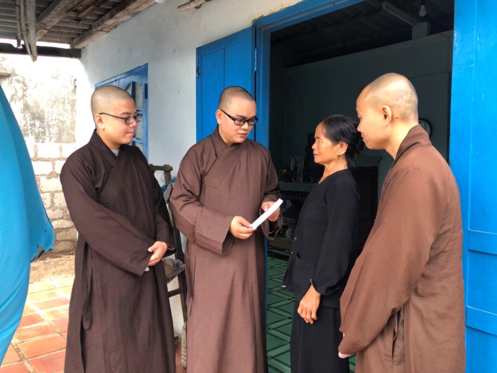 Bình Dương: Sẻ chia yêu thương tại huyện đảo Phú Quý.