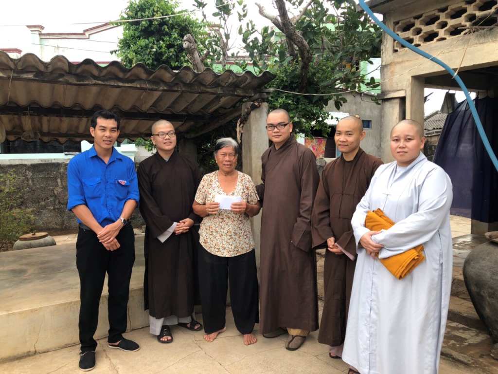 Bình Dương: Sẻ chia yêu thương tại huyện đảo Phú Quý.