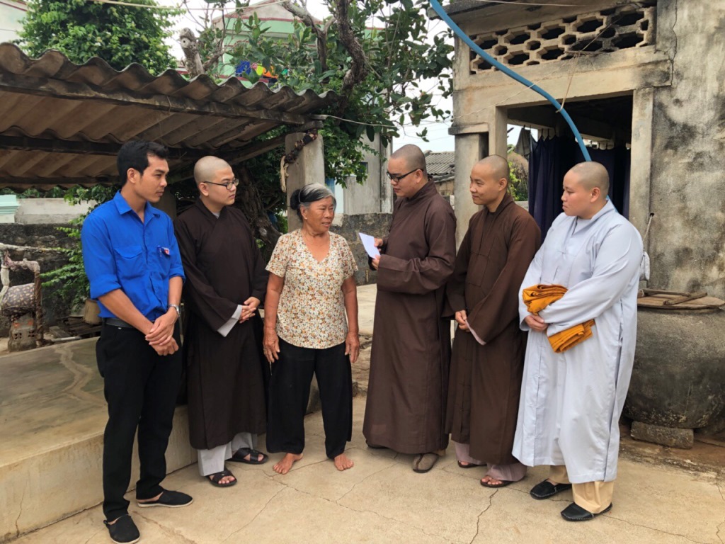 Bình Dương: Sẻ chia yêu thương tại huyện đảo Phú Quý.