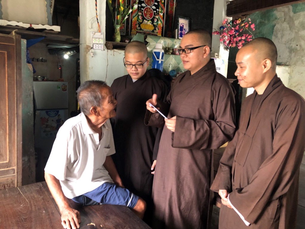 Bình Dương: Sẻ chia yêu thương tại huyện đảo Phú Quý.