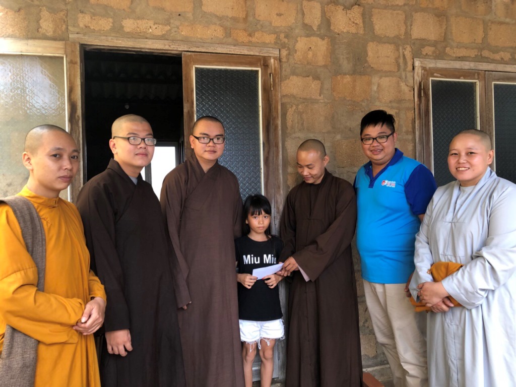 Bình Dương: Sẻ chia yêu thương tại huyện đảo Phú Quý.