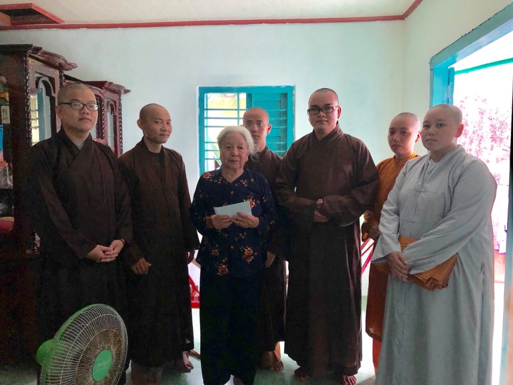 Bình Dương: Sẻ chia yêu thương tại huyện đảo Phú Quý.