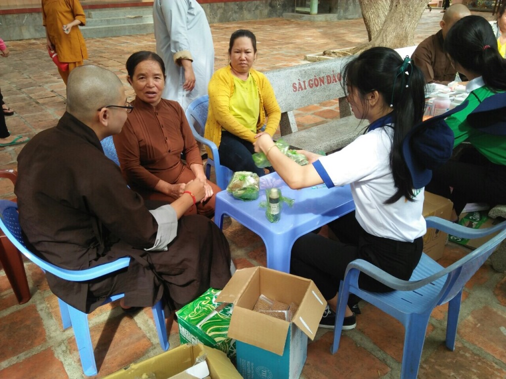 Bình Dương: Sẻ chia yêu thương tại huyện đảo Phú Quý.
