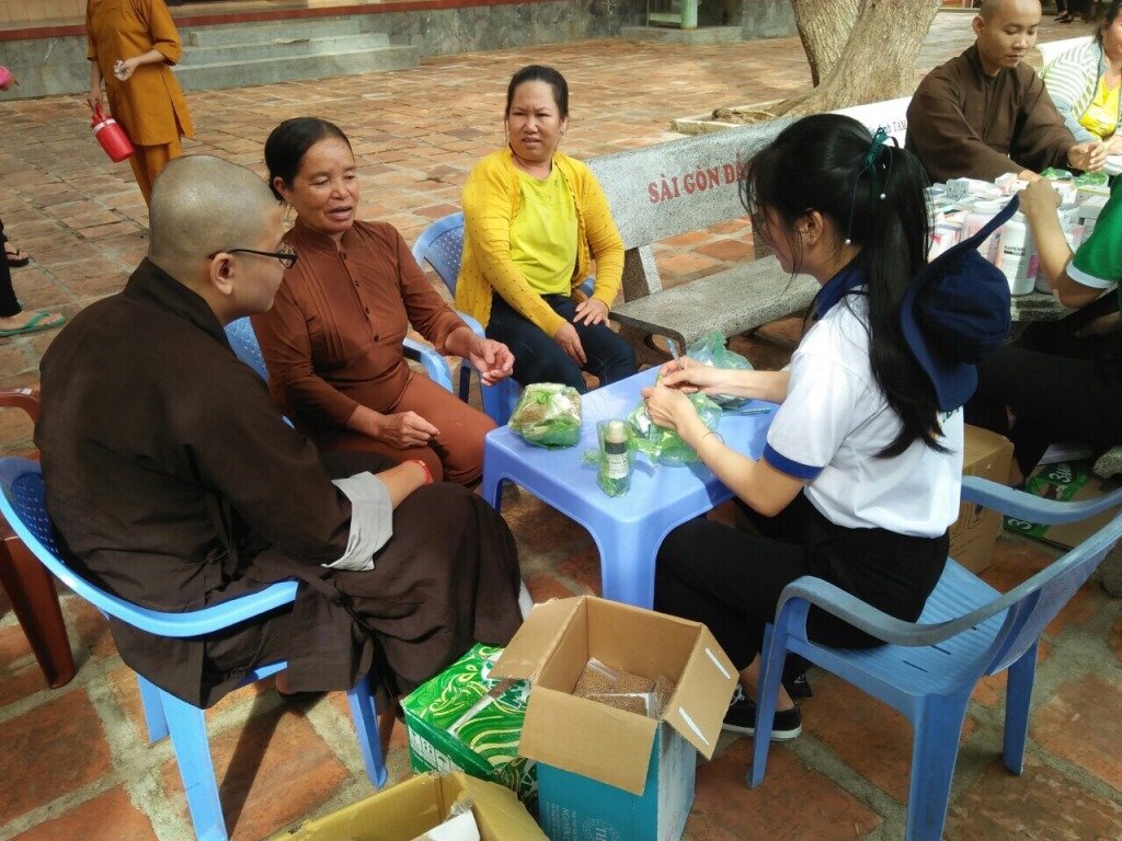 Bình Dương: Sẻ chia yêu thương tại huyện đảo Phú Quý.