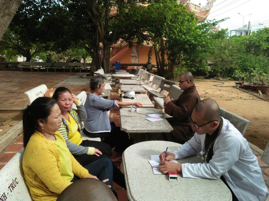 Bình Dương: Sẻ chia yêu thương tại huyện đảo Phú Quý.