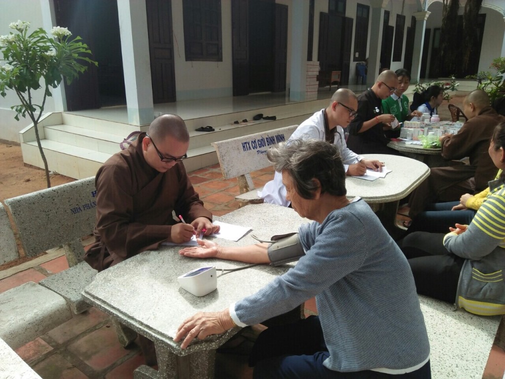 Bình Dương: Sẻ chia yêu thương tại huyện đảo Phú Quý.
