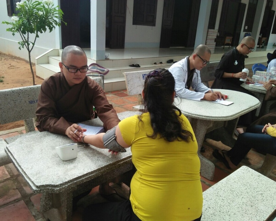 Bình Dương: Sẻ chia yêu thương tại huyện đảo Phú Quý.