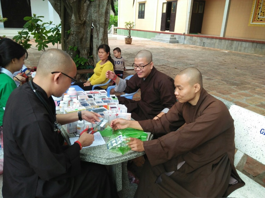 Bình Dương: Sẻ chia yêu thương tại huyện đảo Phú Quý.