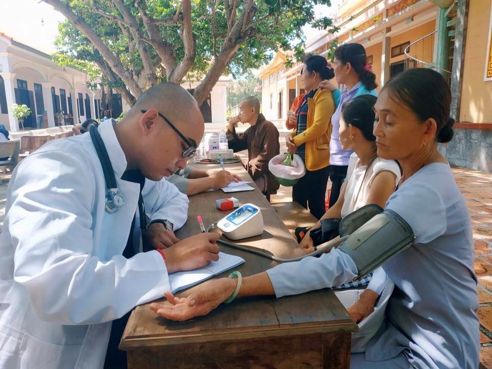 Bình Dương: Sẻ chia yêu thương tại huyện đảo Phú Quý.