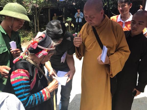 Trường hạ Thanh Hà trao quà cứu trợ đồng bào lũ lụt tại tỉnh Lai Châu