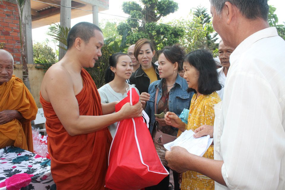 Nén hương tưởng niệm Giác Linh TT. Thích Thiện Minh