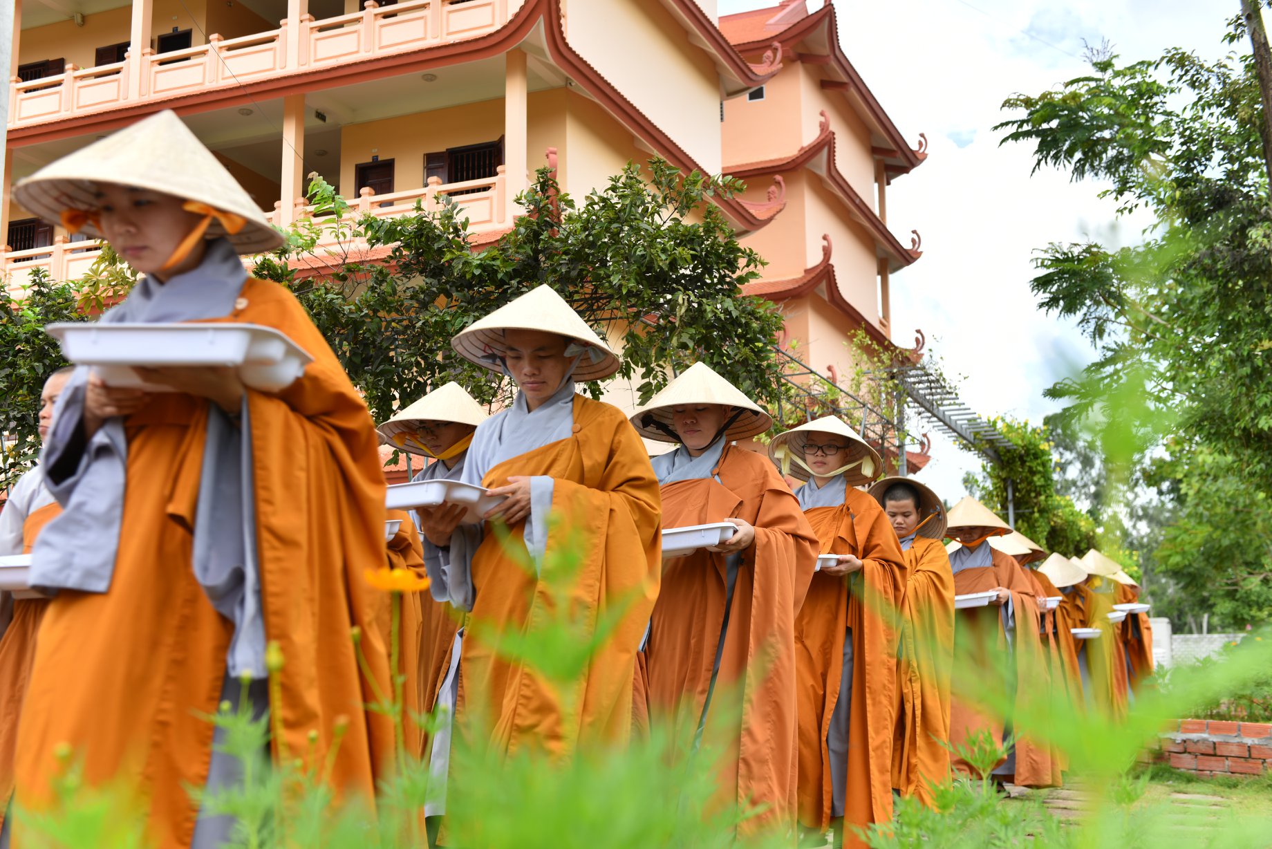 Pháp thoại: PHẬT GIÁO THEO QUAN ĐIỂM NGUYÊN THUỶ VÀ ĐẠI THỪA - TT.Thích Nhật Từ (09-07-2018)