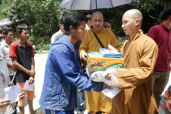 Trường hạ Thanh Hà trao quà cứu trợ đồng bào lũ lụt tại tỉnh Lai Châu