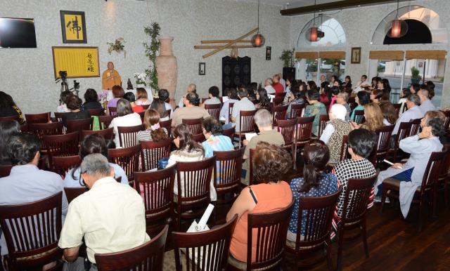 Hòa thượng Thích Thái Siêu thuyết giảng tại nhà hàng Saigon Kitchen, San Jose (Hoa Kỳ)