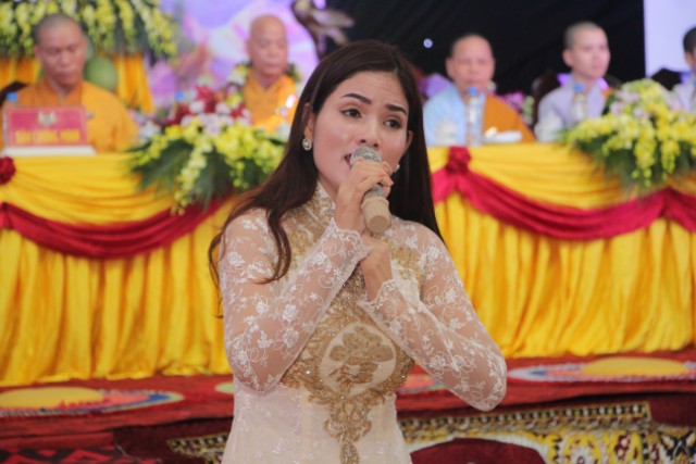 Thái Bình: Lễ hội bông hồng cài áo tại chùa Từ Xuyên