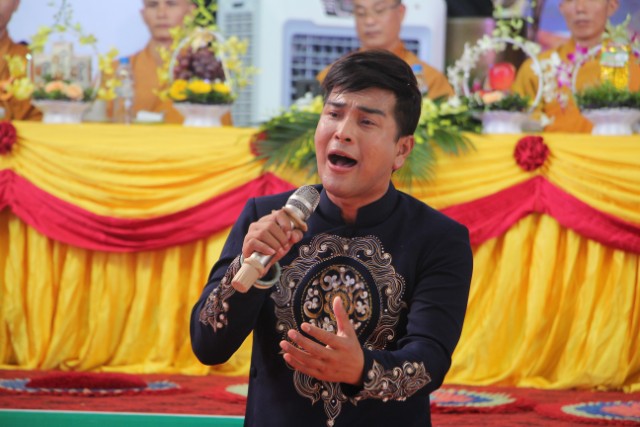 Thái Bình: Lễ hội bông hồng cài áo tại chùa Từ Xuyên