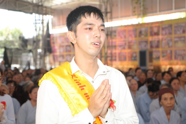 Thái Bình: Lễ hội bông hồng cài áo tại chùa Từ Xuyên