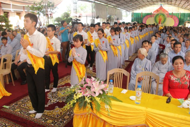 Thái Bình: Lễ hội bông hồng cài áo tại chùa Từ Xuyên