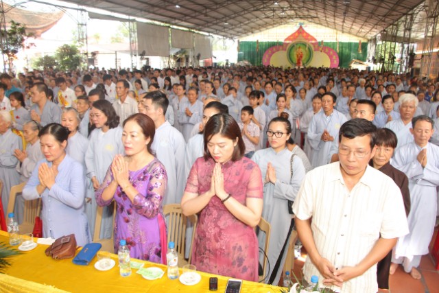 Thái Bình: Lễ hội bông hồng cài áo tại chùa Từ Xuyên