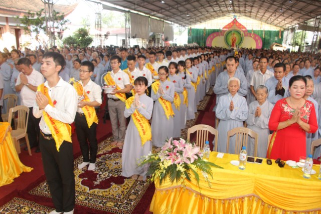 Thái Bình: Lễ hội bông hồng cài áo tại chùa Từ Xuyên