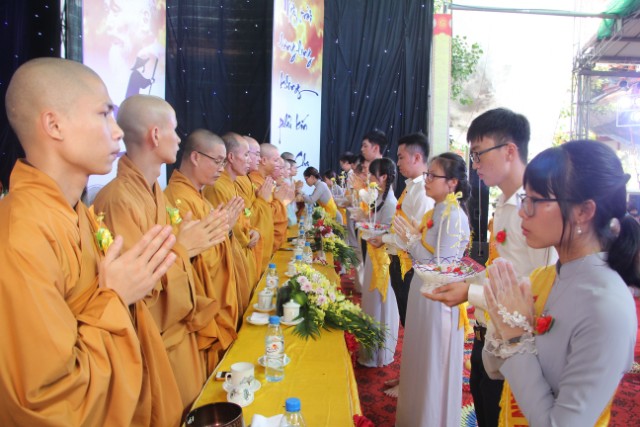 Thái Bình: Lễ hội bông hồng cài áo tại chùa Từ Xuyên