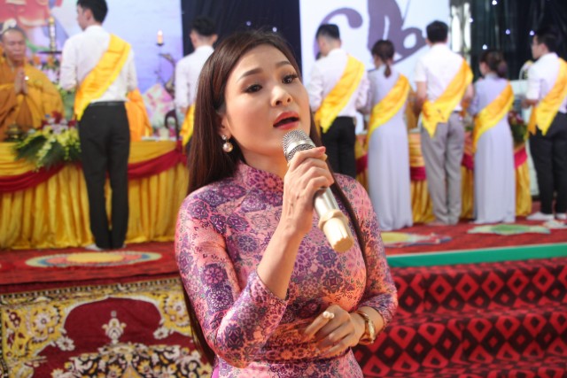 Thái Bình: Lễ hội bông hồng cài áo tại chùa Từ Xuyên
