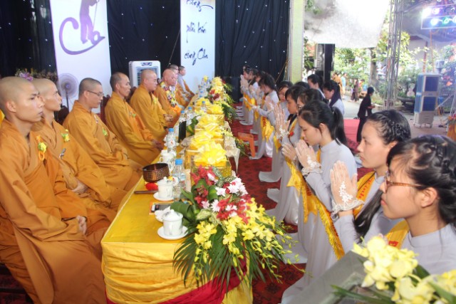 Thái Bình: Lễ hội bông hồng cài áo tại chùa Từ Xuyên
