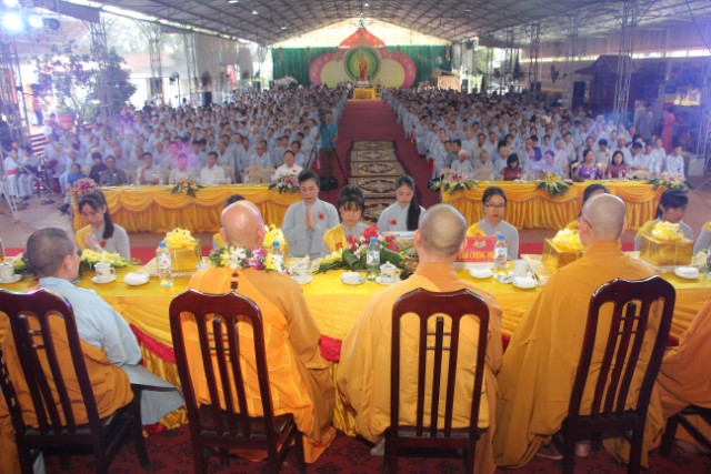 Thái Bình: Lễ hội bông hồng cài áo tại chùa Từ Xuyên