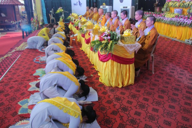 Thái Bình: Lễ hội bông hồng cài áo tại chùa Từ Xuyên