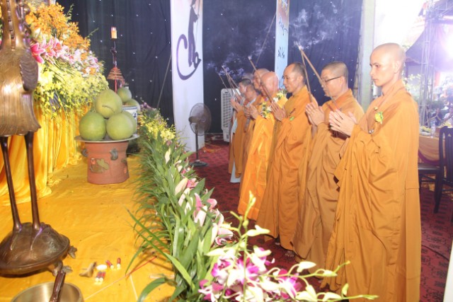 Thái Bình: Lễ hội bông hồng cài áo tại chùa Từ Xuyên
