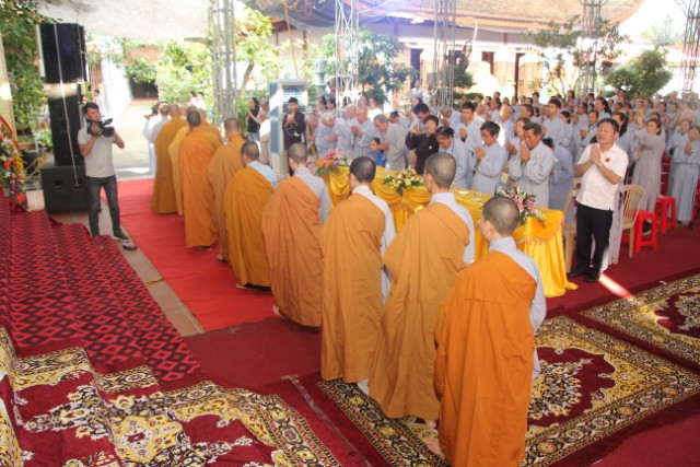 Thái Bình: Lễ hội bông hồng cài áo tại chùa Từ Xuyên